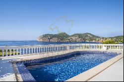 Well maintained Mediterranean villa with stunning sea views