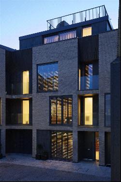 Cotswold Mews, London, SW11 3EE