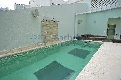 Classic house with pool in privileged location