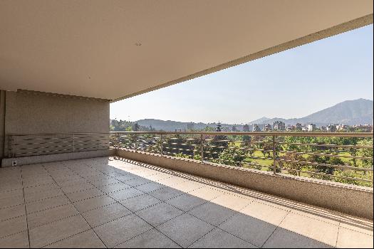 Elegant apartment with unobstructed views of the Los Leones Golf Club