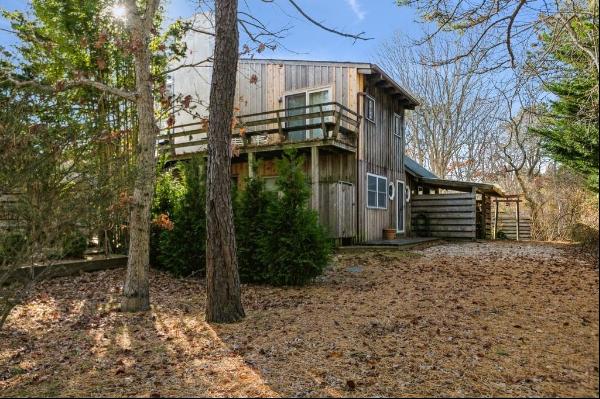  Relax in this Amagansett Dunes private beach house complete with 4 bedrooms, 2.5 bathroom