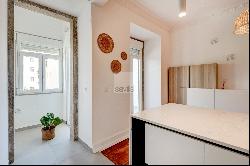 3 Bedroom Flat with Private Garden, Arroios, Lisbon