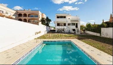 Spacious villa, with sea view, Quarteira, Algarve