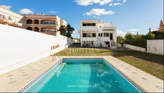 Spacious villa, with sea view, Quarteira, Algarve