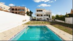 Spacious villa, with sea view, Quarteira, Algarve