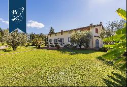 Luxurious estate with pool for sale in Capannori