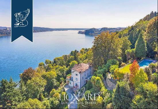 Exclusive panoramic villa for sale in the typical lakeside town of Meina