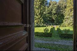 Prestigious Estate of the 16th century on the hills of Lucca