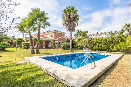 Villa in Estepona with sea views