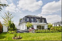 Exclusive villa in the best location on the Rhine in Wesseling