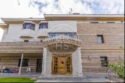 1300 sqm luxury house with pool for sale in Valdemarín, Madrid 28023