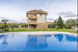 1300 sqm luxury house with pool for sale in Valdemarín, Madrid 28023