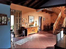 Investment opportunity - 6-bedroom cortijo-style villa on the Ne, Estepona 29680