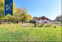 Luxury estate with a charming little lake for sale in Novara's countryside