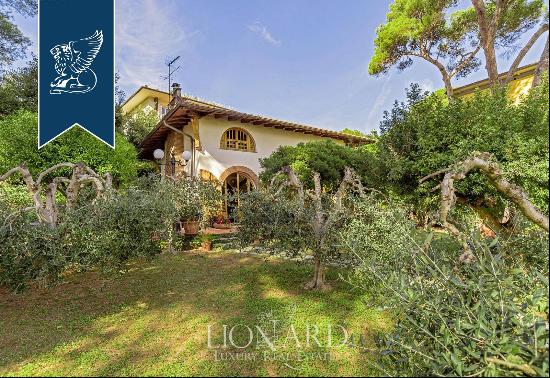 Sea-facing luxury estate for sale in the province of Livorno