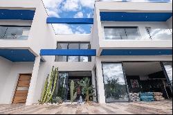 Contemporary very bright villa on a 2000m² plot