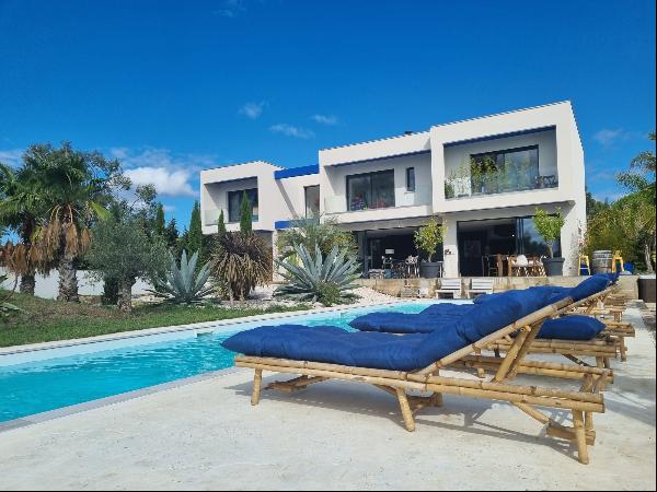 Contemporary very bright villa on a 2000sqm plot