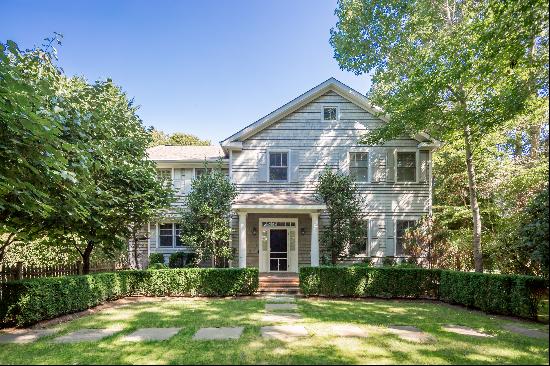 Stylish East Hampton Traditional