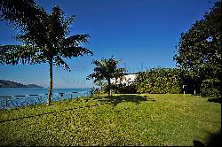 Condominium house with beach access and sea view