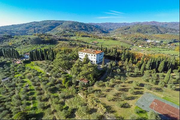 Stunning Historic mansion on the hills of Pistoia