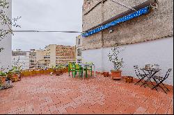 Apartment to renovate with terrace in the Born