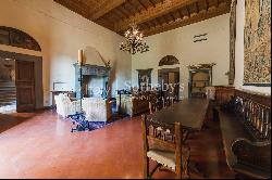 Elegant XIVth Century villa in 1 hectare park in Florence