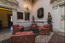 Elegant XIVth Century villa in 1 hectare park in Florence