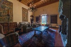 Elegant XIVth Century villa in 1 hectare park in Florence