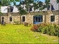 Near Quimper, manor and its dependances renovated.