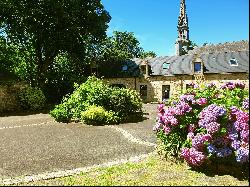 Near Quimper, manor and its dependances renovated.