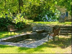 Near Quimper, manor and its dependances renovated.