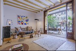 Renovated luxury house with terrace for sale in Eixample, Barcelona