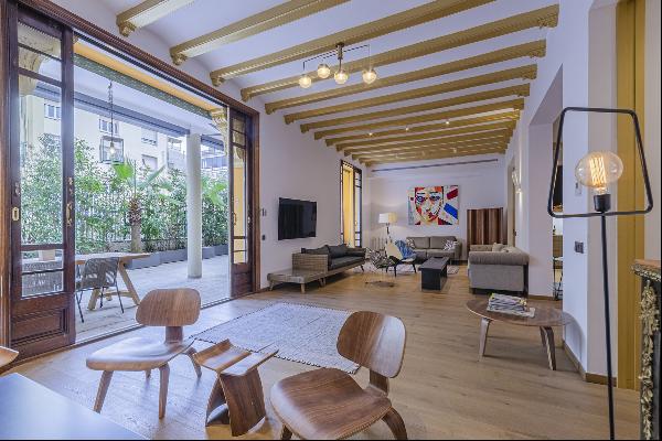 Renovated luxury house with terrace for sale in Eixample, Barcelona