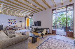 Renovated luxury house with terrace for sale in Eixample, Barcelona