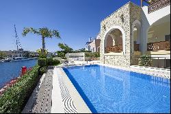 Luxury Villa with 4 Bedrooms and 7 Bathrooms in Limassol marina