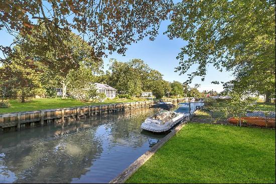 Located on a canal, this home offers 3 bedrooms, 2 baths, primary en suite has two walk-in