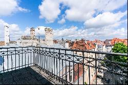 Spohisticated two level apartment with terrace