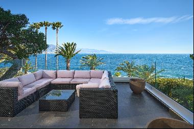 Exceptional Modern property near Monaco - Facing the sea.
