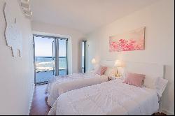 Apartment with sea view in front of the beach