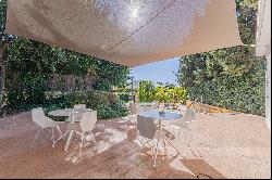 Spectacular house with large plot in the center of Pedralbes.