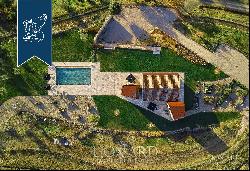 Prestigious estate with pool surrounded by countryside in Volterra