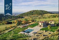 Prestigious estate with pool surrounded by countryside in Volterra