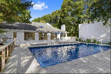 Located in one of East Hampton's most popular locations and highly coveted neighborhoods j