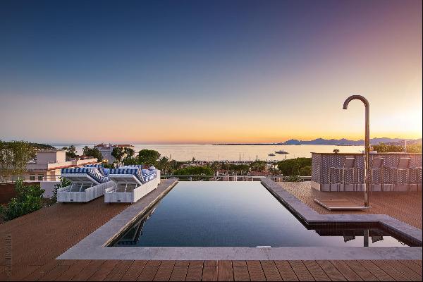 A fantastic four bedroom penthouse with roof terrace for sale on Cap d'Antibes.