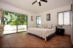 DUPLEX 6 BEDROOM HOME NEAR THE BEACH