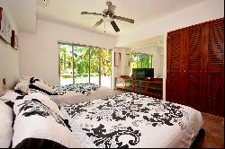 DUPLEX 6 BEDROOM HOME NEAR THE BEACH