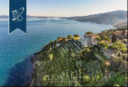 Refined estate offering extraordinary panoramic views of the Tuscan archipelago