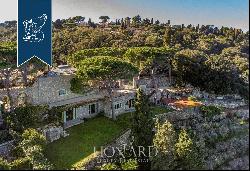 Refined estate offering extraordinary panoramic views of the Tuscan archipelago