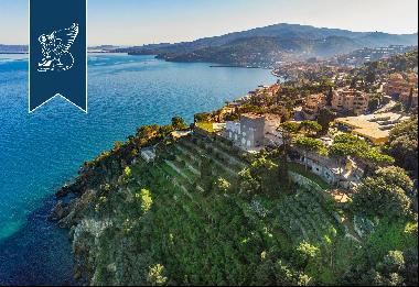 Refined estate offering extraordinary panoramic views of the Tuscan archipelago