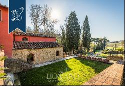 Estate for sale in a classic Tuscan style with a rustic-chic taste